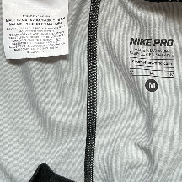 Nike Pro booty shorts - black and white - Picture 3 of 3